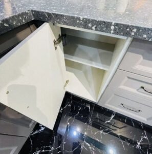 Customizable assembled kitchen cabinets for global OEM buyers.Contemporary handle-less kitchen cabinet design, European E1 standard particle board.